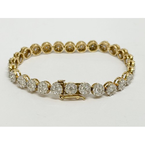 460B - An 18ct gold and Diamond cluster bracelet, 5.4ct Diamond. 16 grams total