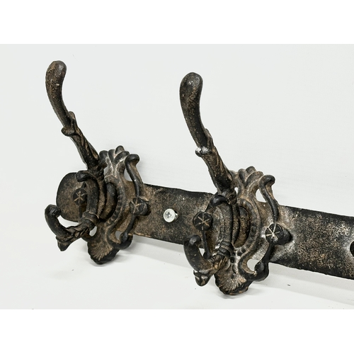 360H - A Victorian style cast iron hat and coat rack. 45cm