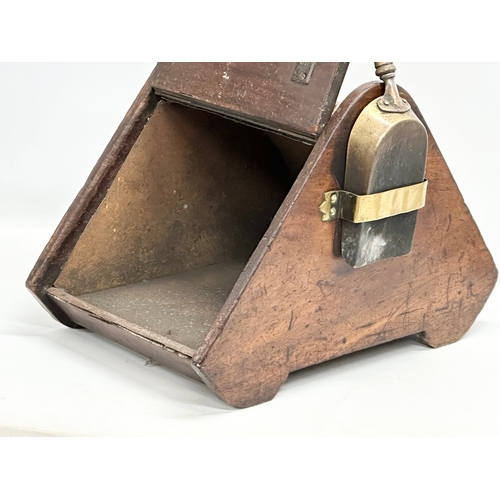 685 - A Late Victorian coal scuttle. 36x52x40cm