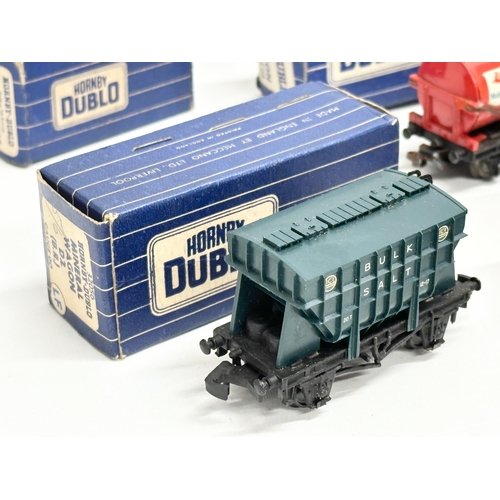 659 - A collection of Hornby Dublo trains, carriages and tenners etc. with original boxes