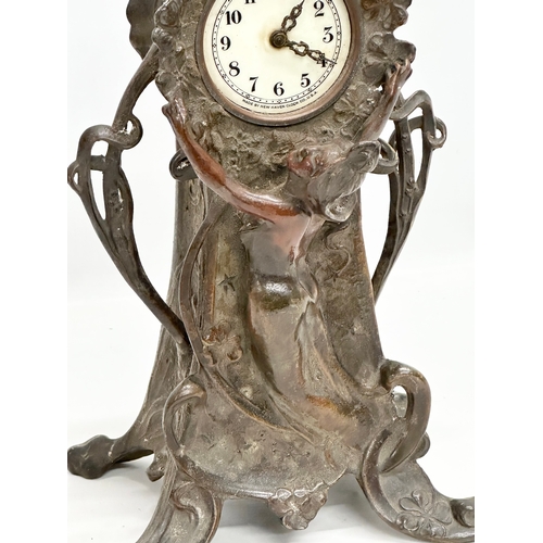 360J - A New Haven Art Nouveau mantle clock. Circa 1900. 20x15x32.5cm