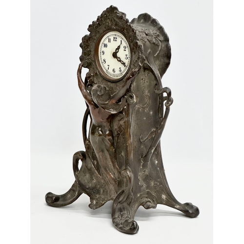 360J - A New Haven Art Nouveau mantle clock. Circa 1900. 20x15x32.5cm