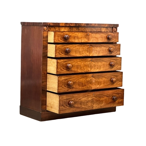 963 - A large good quality Victorian flamed mahogany chest of drawers. 125x52.5x122.5cm