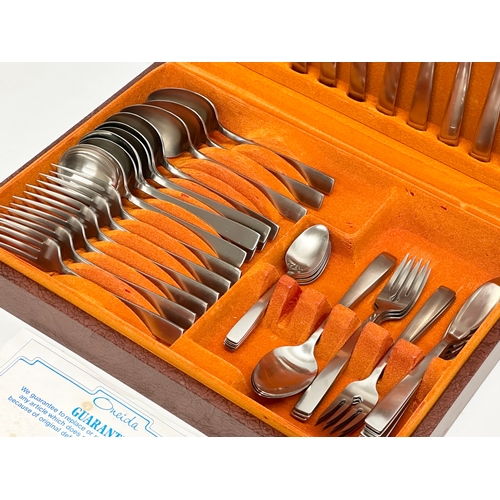 684 - A canteen of cutlery by Oneida. 39x30x8cm