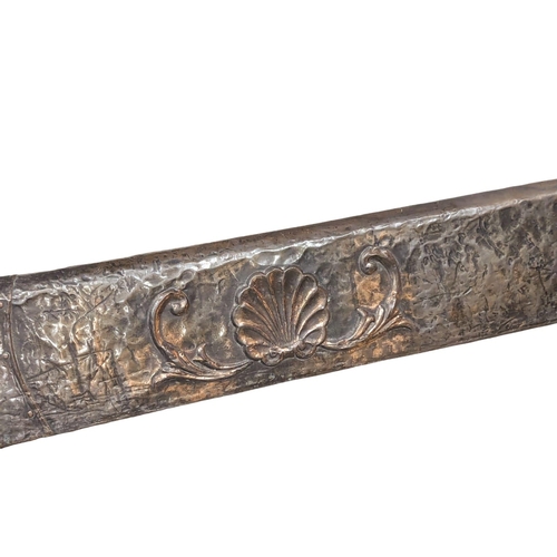 641 - A Late 19th century Arts & Craft copper fender. 127.5x33.5x10cm