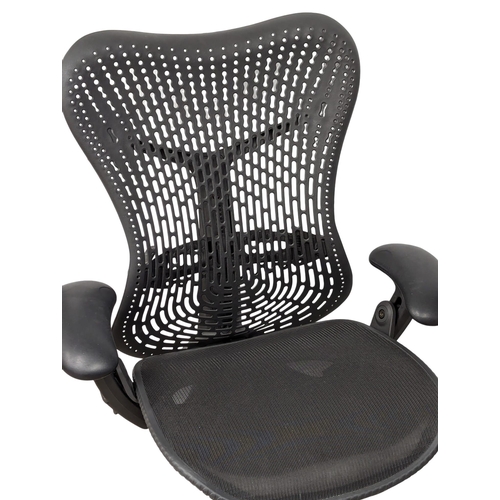 814 - A Herman Miller 'Mirra' swivel desk chair.