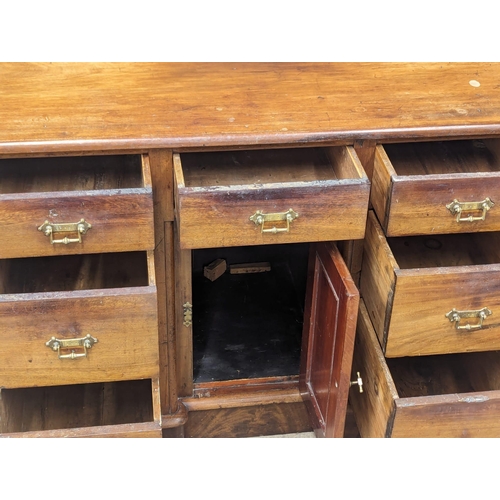 936 - A Late George III mahogany desk. Circa 1800-1820. 109x51x79.5cm