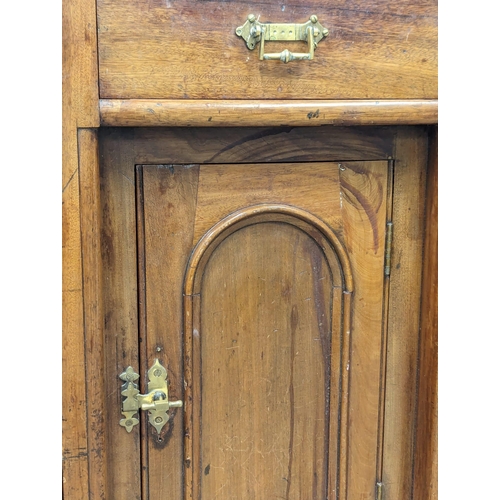 936 - A Late George III mahogany desk. Circa 1800-1820. 109x51x79.5cm