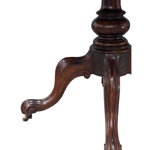 977 - A Victorian mahogany pedestal tilt top table. 121x89x73cm