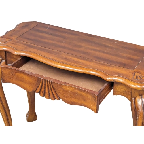 989 - An ornate mahogany hall table on Cabriole legs. 95x42x75cm