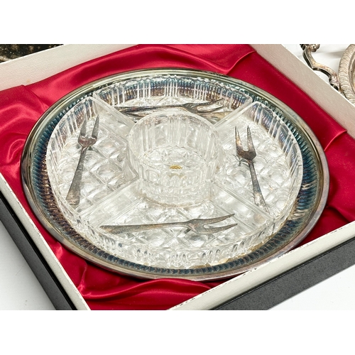 696 - Silver plated trays. Including a Parkin Silvercraft food server. Largest tray 53cm