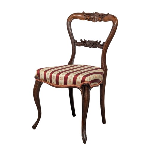 1013 - A set of 3 Victorian rosewood balloon back chairs on Cabriole legs