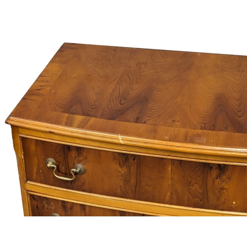 1015 - A Georgian style yew wood bow front chest of drawers. 73x43.5x80.5cm