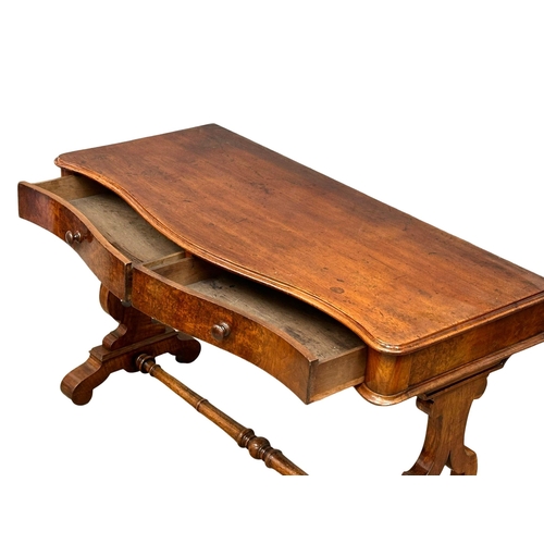 1021 - A Victorian mahogany Serpentine front side table with 2 drawers and stretcher support. 115x51x72.5cm