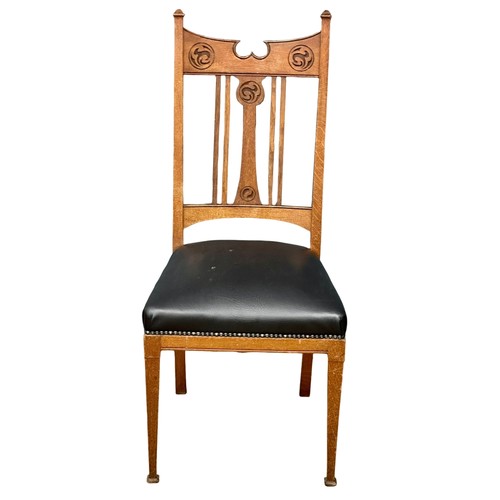 1032 - A set of 6 Early 20th Century Arts & Crafts oak dining chairs. Circa 1900.