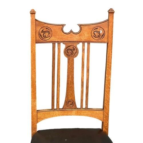 1032 - A set of 6 Early 20th Century Arts & Crafts oak dining chairs. Circa 1900.