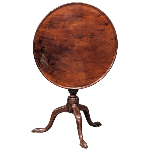 1048 - A George III mahogany snap top pedestal table. Circa 1790-1800. 68x70cm