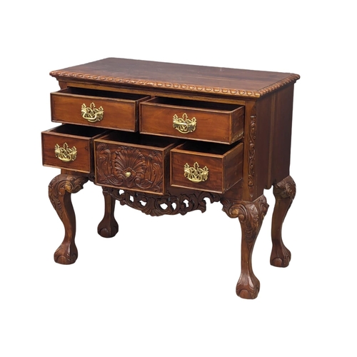 1064 - An American Pennsylvania Chippendale style mahogany chest of drawers on cabriole legs, 90cm x 47cm x... 