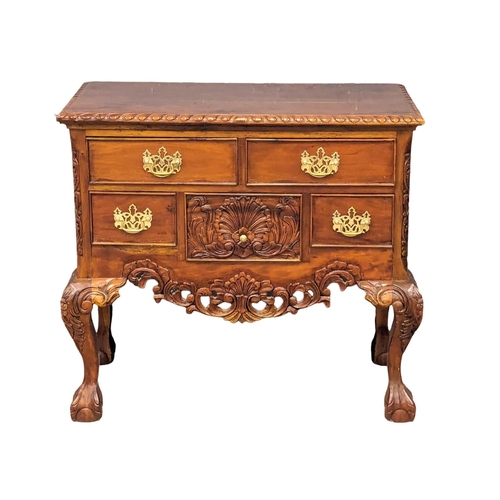 1064 - An American Pennsylvania Chippendale style mahogany chest of drawers on cabriole legs, 90cm x 47cm x... 