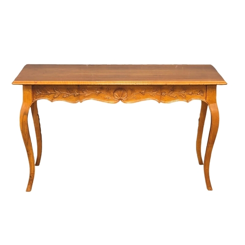 1074 - An Italian provincial cherrywood console table/writing table with drawer, on cabriole legs. 134cm x ... 