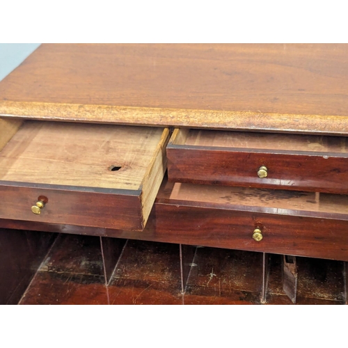 1080 - A George III inlaid mahogany writing bureau. Circa 1800. 119x58x111.5cm