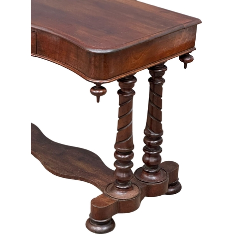 1098 - A Victorian mahogany serpentine front side table with drawer. Circa 1840-1850. 116x52x70