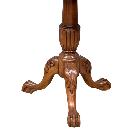 1104 - A Chippendale style mahogany tilt top pedestal table. 76x74cm