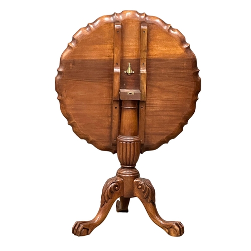 1104 - A Chippendale style mahogany tilt top pedestal table. 76x74cm