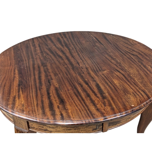 1105 - An early 20th Century mahogany telescopic dining table with 2 leaves, 185cm x 113cm x 76cm extended.