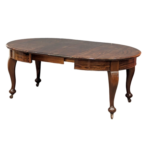 1105 - An early 20th Century mahogany telescopic dining table with 2 leaves, 185cm x 113cm x 76cm extended.