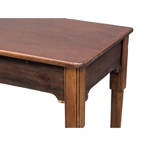 1108 - A George II 18th Century mahogany side table. Circa 1740-1750. With restorations. 81x40x71cm