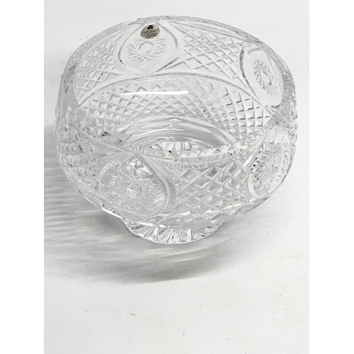 768 - 2 large Irish crystal bowls. 20.5x14cm. 25x15x13cm