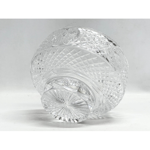 768 - 2 large Irish crystal bowls. 20.5x14cm. 25x15x13cm