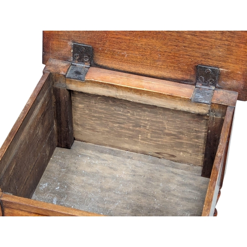 1130 - A Victorian mahogany commode / storage box. 44x42.5x44cm