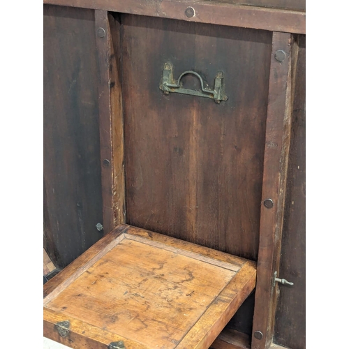 1126 - A William IV mahogany breakfast table. Circa 1830s. 106x72.5cm