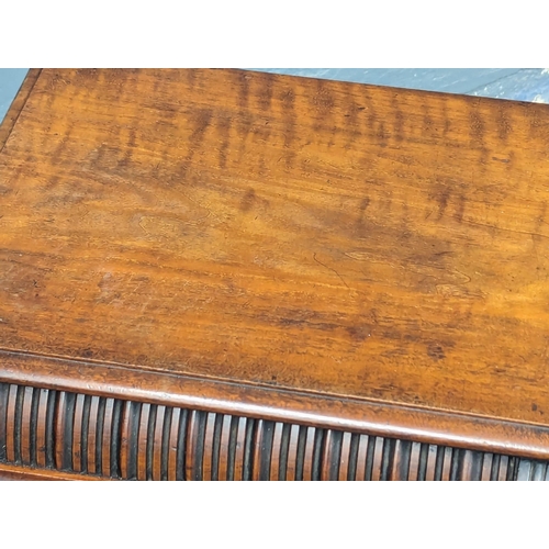 1135 - A Late 19th Century walnut purdonium. 42x34x61cm