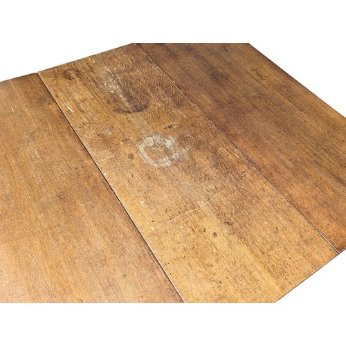 1149 - A large George III oak dropleaf dining table. Circa 1790-1800. Extended, 162x142x75cm. 57x142x75cm