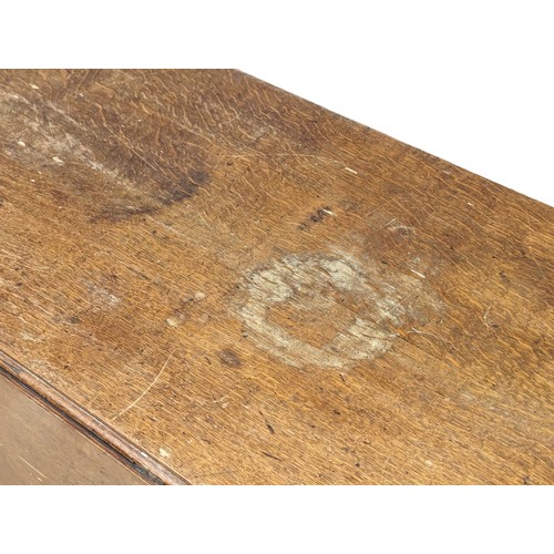 1149 - A large George III oak dropleaf dining table. Circa 1790-1800. Extended, 162x142x75cm. 57x142x75cm