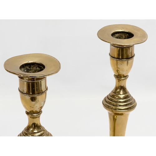 140 - A pair of Victorian brass candlesticks. 11.5x26.5cm