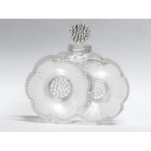 15 - René Lalique (1860-1945). A French ‘Deux Fleurs’ glass scent bottle/perfume bottle by René Lalique. ... 