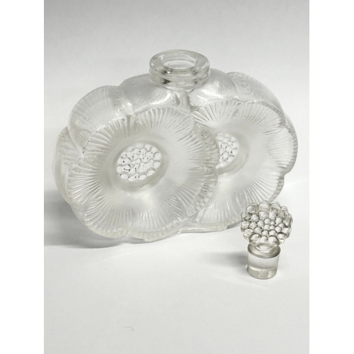 15 - René Lalique (1860-1945). A French ‘Deux Fleurs’ glass scent bottle/perfume bottle by René Lalique. ... 