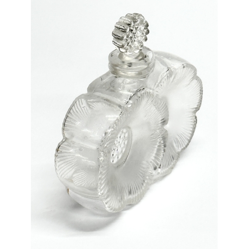 15 - René Lalique (1860-1945). A French ‘Deux Fleurs’ glass scent bottle/perfume bottle by René Lalique. ... 