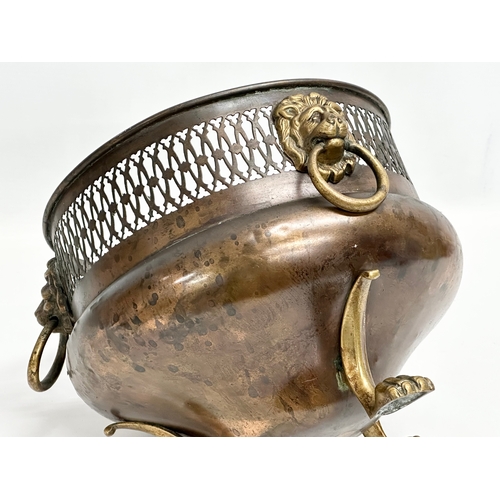 26 - A good quality Late 19th Century William Soutter and son’s Soutterware copper jardiniere /planter, w... 