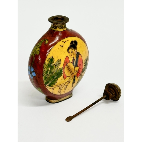 35 - A 19th Century Chinese enamelled snuff bottle. 4.5x6.5cm.