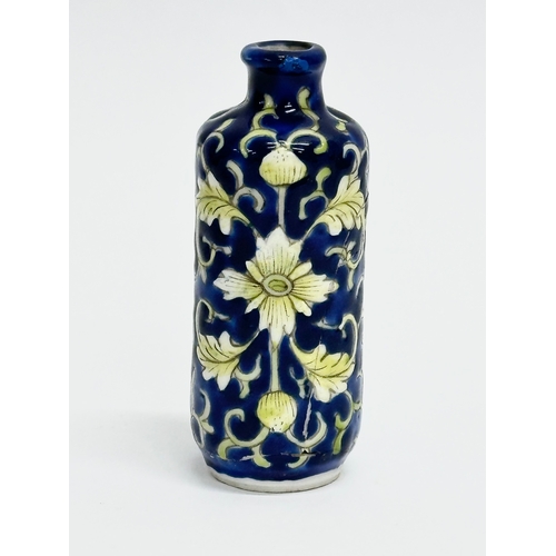 36 - An Early 20th Century signed Chinese enamelled snuff bottle. 4 character mark. 7cm