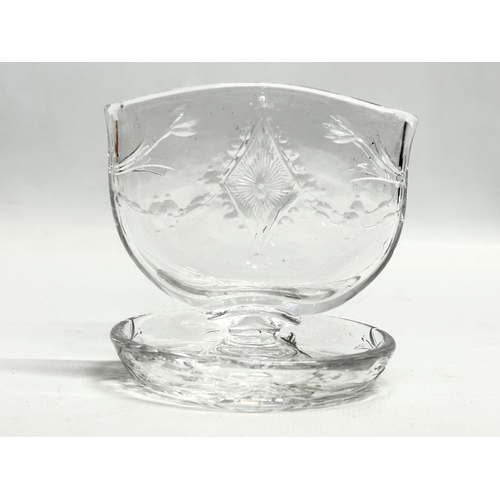 164 - 5 pieces of Early 20th Century Webb Crystal. Circa 1906-1935. 8.5x8x8.5cm.