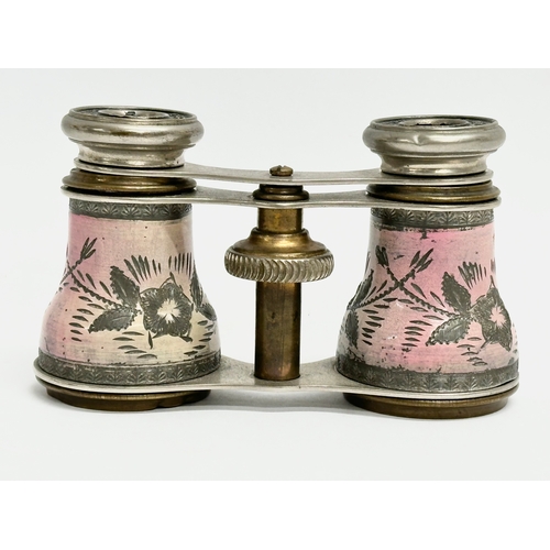 216 - A pair of Late 19th/Early 20th Century French opera glasses. Jumelle Duchesse.