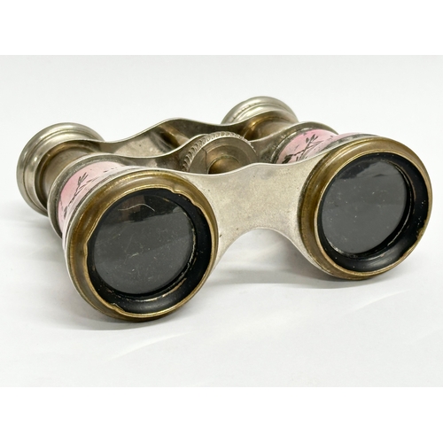 216 - A pair of Late 19th/Early 20th Century French opera glasses. Jumelle Duchesse.