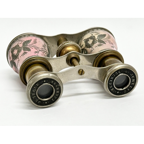 216 - A pair of Late 19th/Early 20th Century French opera glasses. Jumelle Duchesse.