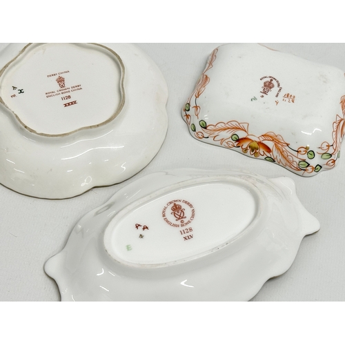 236 - 3 Royal Crown Derby Imari pattern dishes. 12.5cm. 10cm.